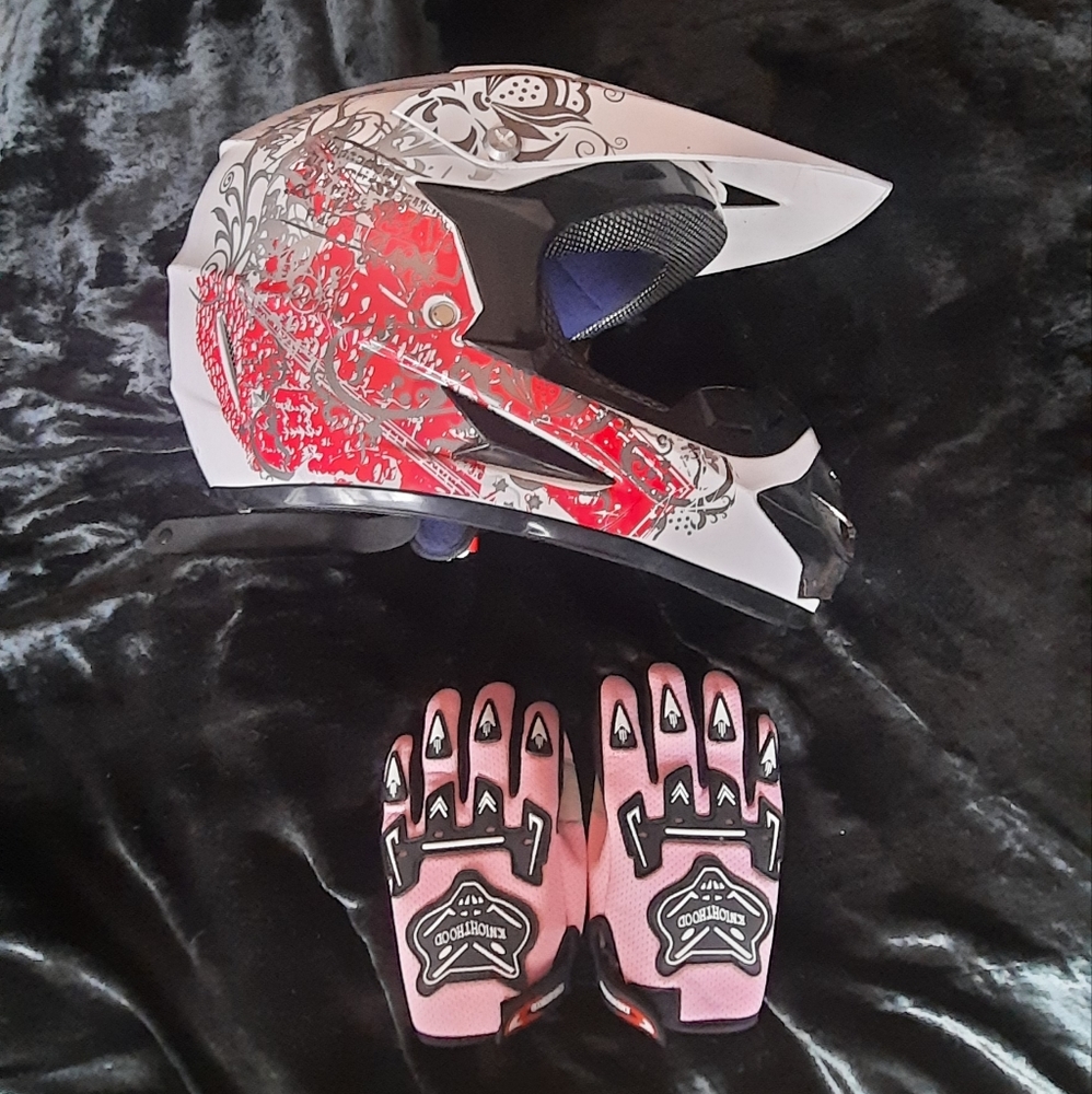 Helmet and riding gloves